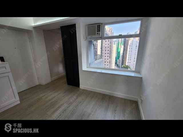 Soho - Ying Pont Building 02