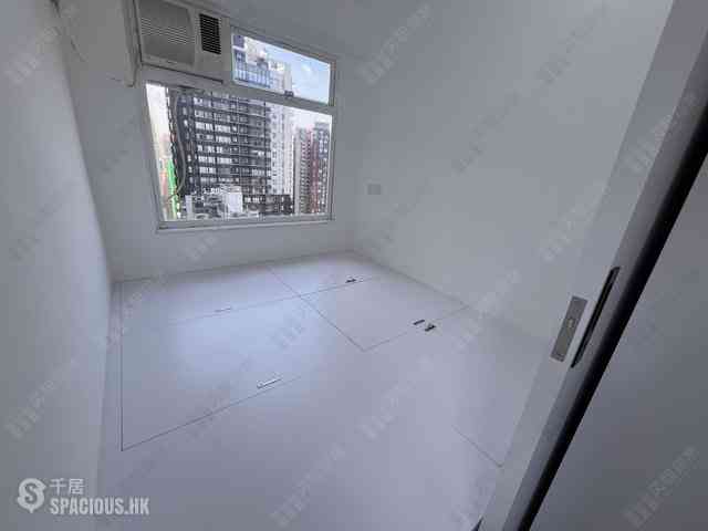 Soho - Ying Pont Building 05