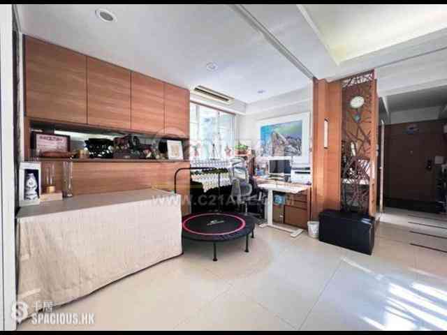 Mid Levels Central - Clovelly Court 03