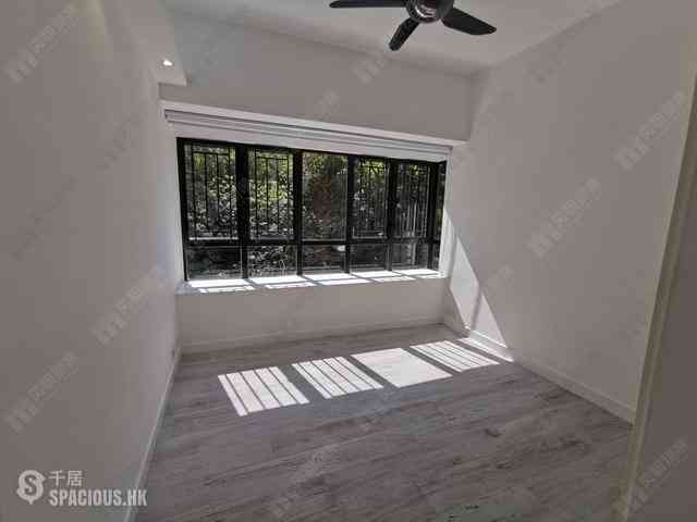 Mid Levels East - Bowen Place 05