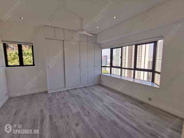 Mid Levels East - Bowen Place 06