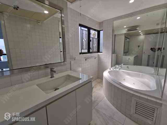 Mid Levels East - Bowen Place 10