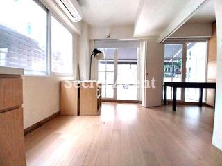 Central - 1-3, Shin Hing Street 04