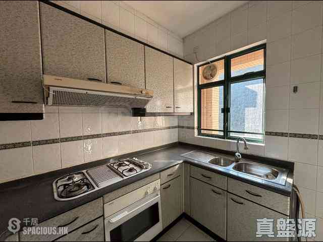 Mid Levels Central - Hillsborough Court 05