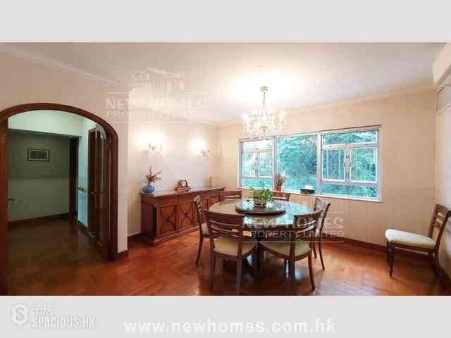 Leighton Hill - Rose Court 01