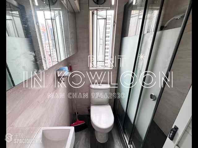 Mong Kok - Sun Kong House 06