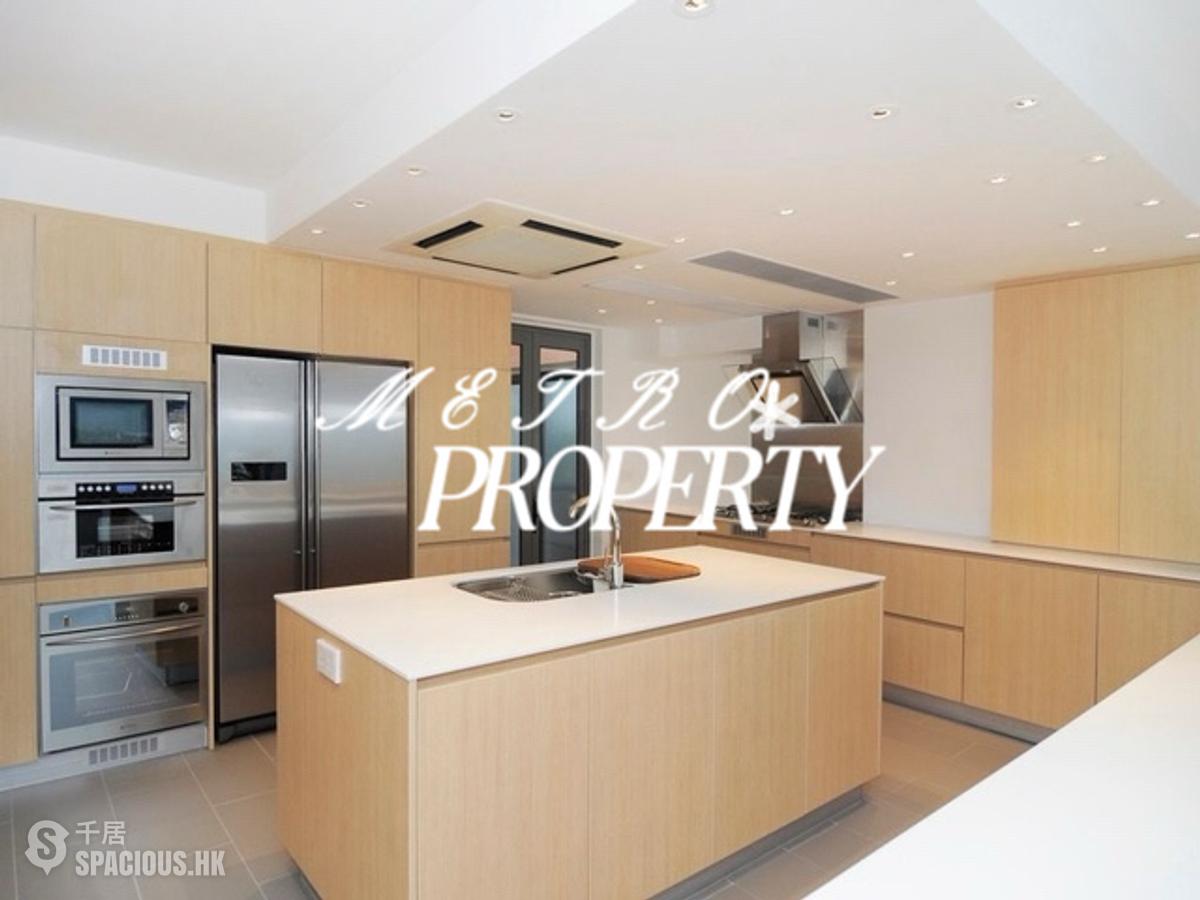 Chung Hom Kok - Pinewaver Villas 01