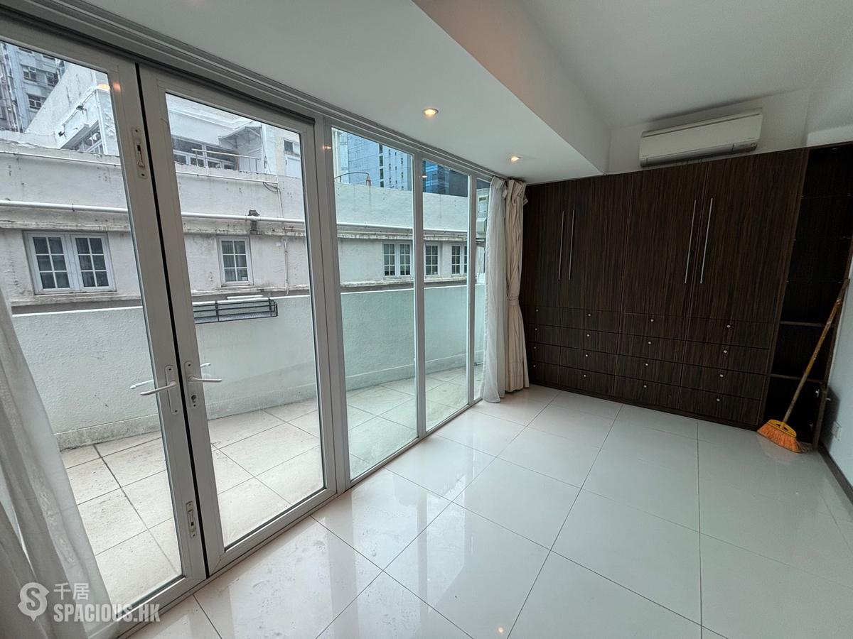 Soho - 21, Elgin Street 01