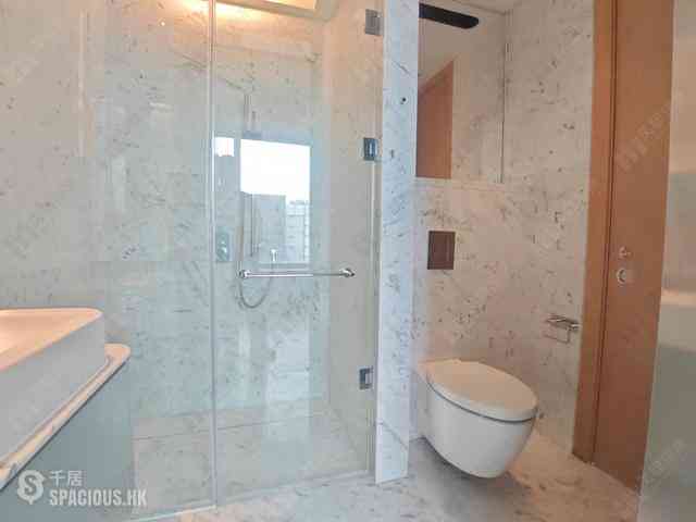 Wan Chai - The Gloucester 10