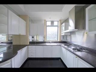 Mid Levels East - Bowen Place 04