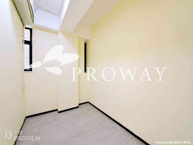 Causeway Bay - Hing Yue Mansion 08