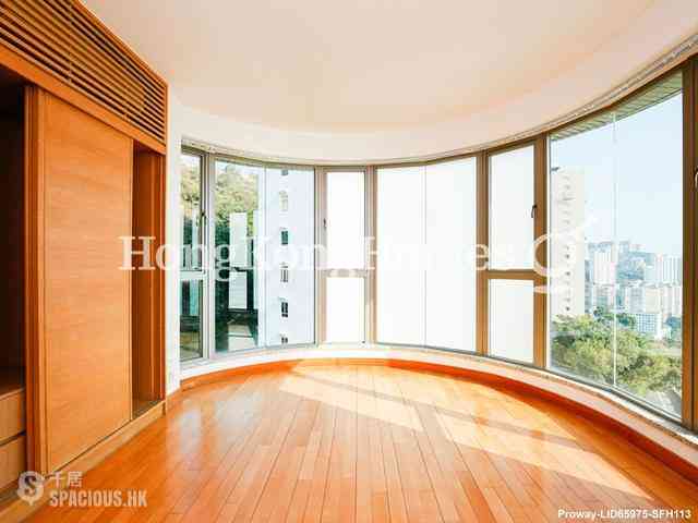 Pok Fu Lam - Villas Sorrento 05
