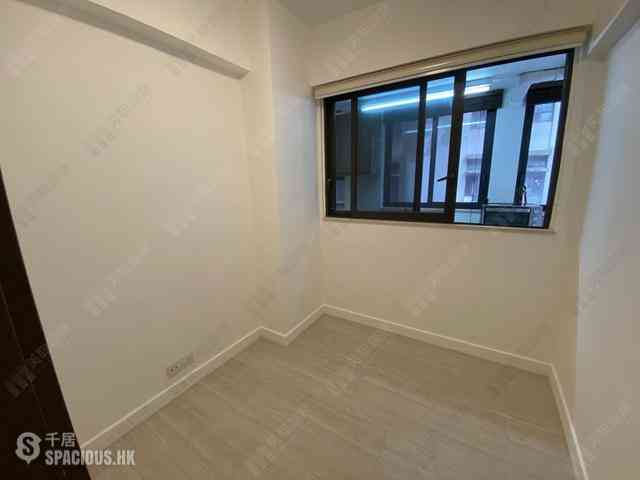 Wan Chai - Chin Hung Building 07