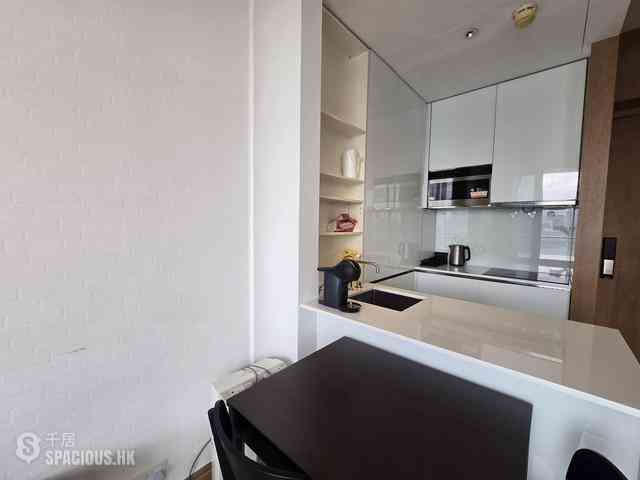 Wan Chai - The Gloucester 12