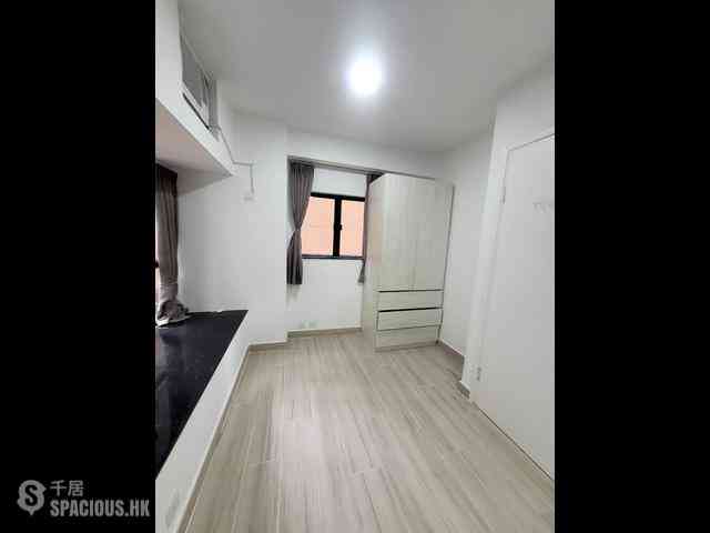 Wan Chai - Tai Yuen Court 01