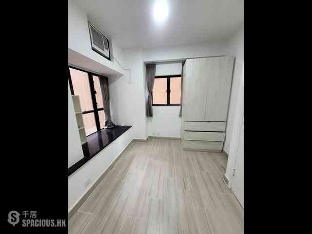 Wan Chai - Tai Yuen Court 03