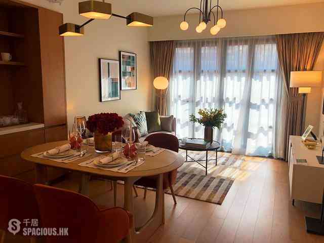 Happy Valley - The Aster (Resiglow) 01