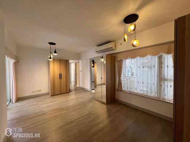 Soho - Centrestage 01
