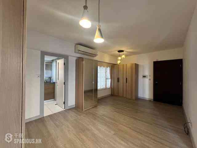 Soho - Centrestage 02
