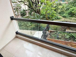 Mid Levels West - Hing Wah Mansions 02