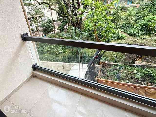 Mid Levels West - Hing Wah Mansions 02