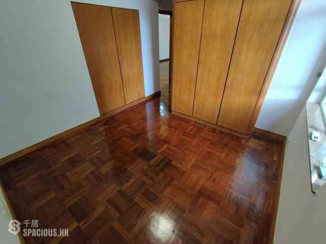 Mid Levels Central - Merry Court 07