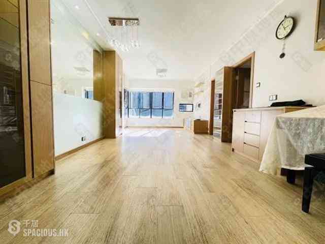 Mid Levels Central - Elegant Terrace 01