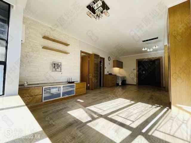 Mid Levels Central - Elegant Terrace 02
