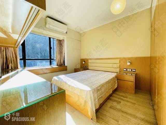 Mid Levels Central - Elegant Terrace 03