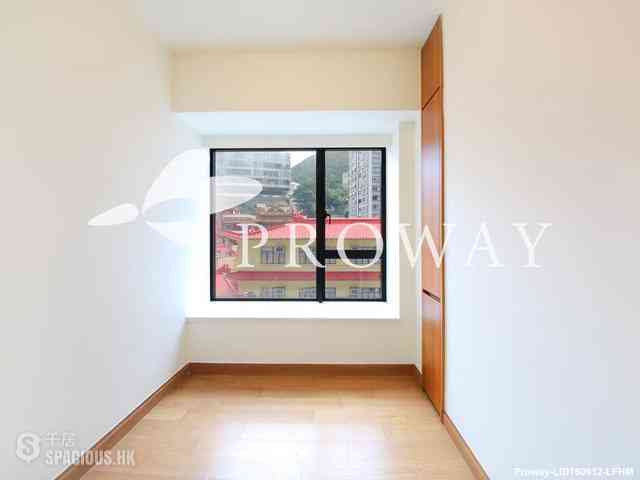Happy Valley - The Aster (Resiglow) 09