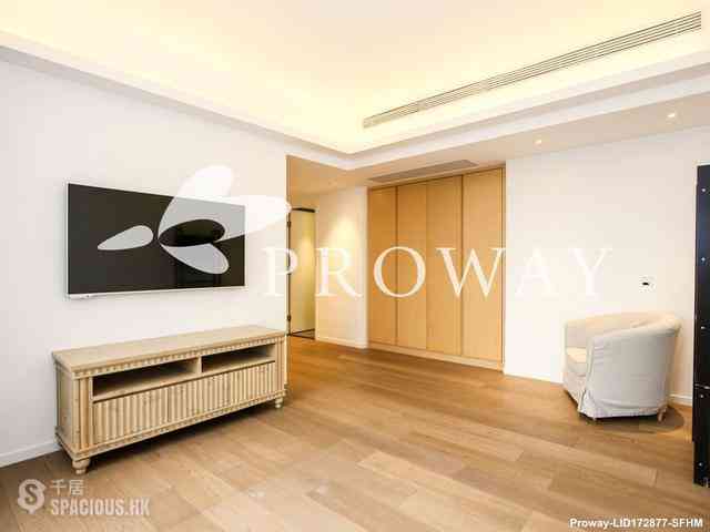 Wan Chai - Convention Plaza Apartments 07