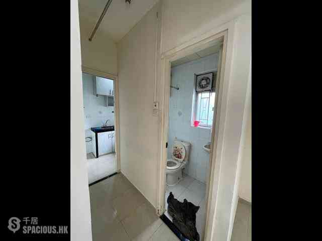 Sai Ying Pun - Lee Wah Mansion 01