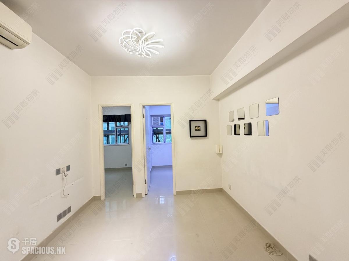 Wan Chai - Tonnochy Towers 01