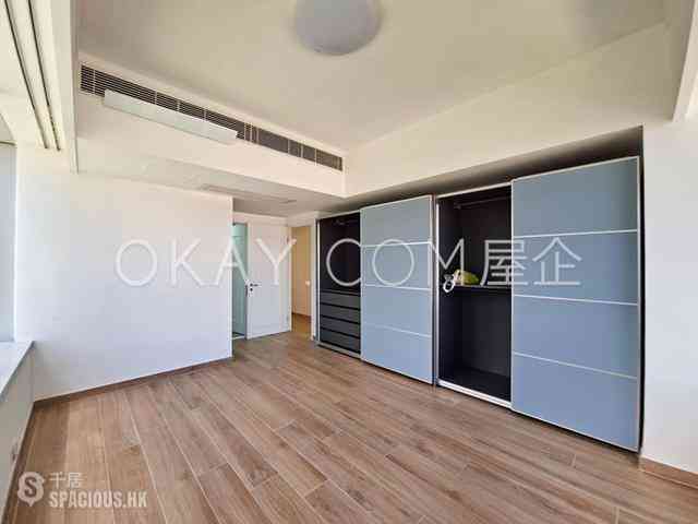 Wan Chai - Convention Plaza Apartments 06