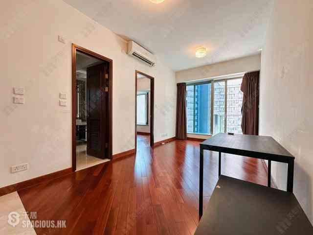 Wan Chai - The Avenue 01