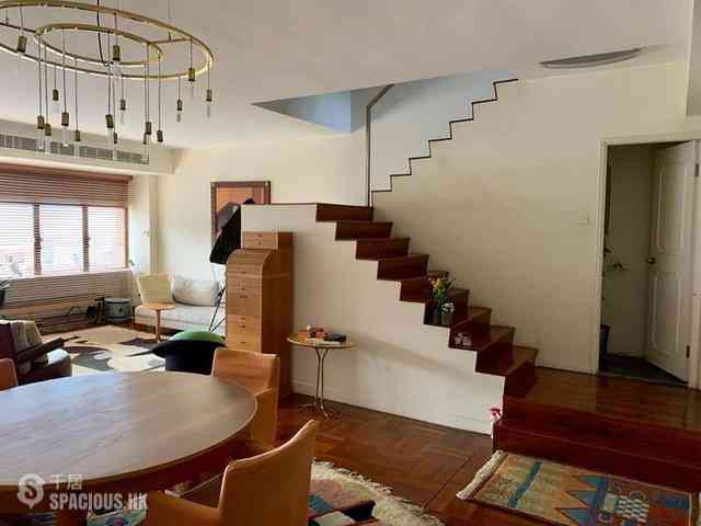 Chung Hom Kok - Cypresswaver Villas 01