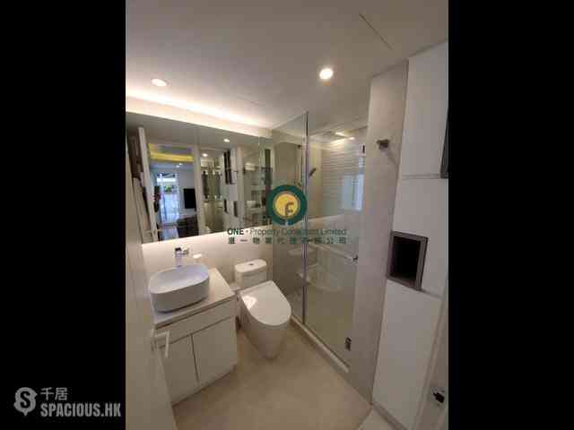Sai Ying Pun - Fook Moon Building 05