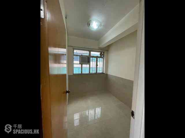 Sai Ying Pun - Lee Wah Mansion 02