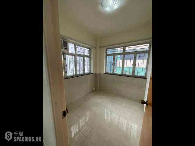 Sai Ying Pun - Lee Wah Mansion 04