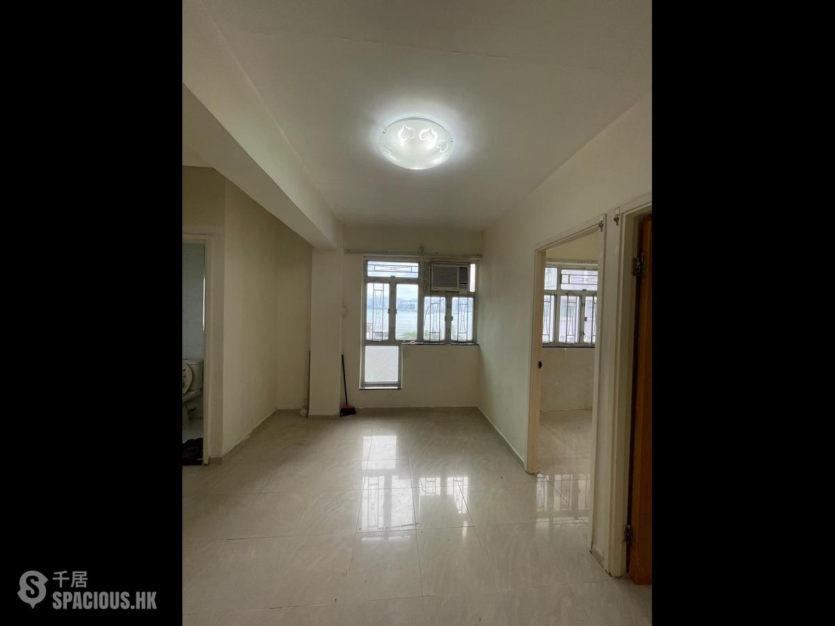Sai Ying Pun - Lee Wah Mansion 01