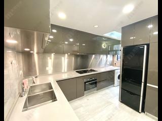 Shouson Hill - Country Villa Block 3 08