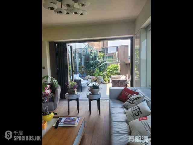 Shau Kei Wan - Island Garden Block 2 04