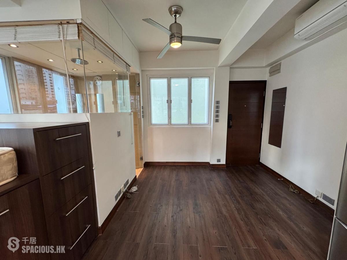 Sheung Wan - Tai Wing House 01