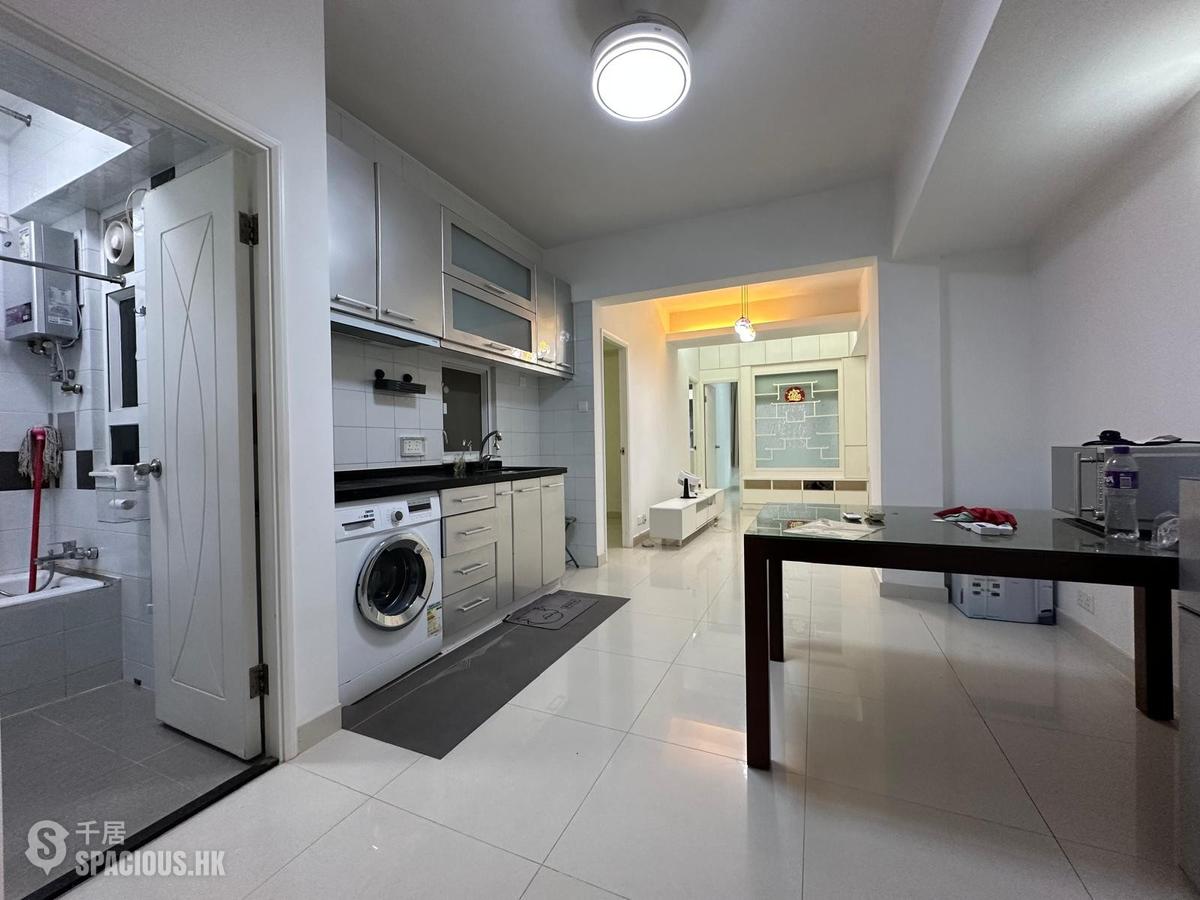 Causeway Bay - Po Wing Building Block 61-73 Lee Garden Road 01