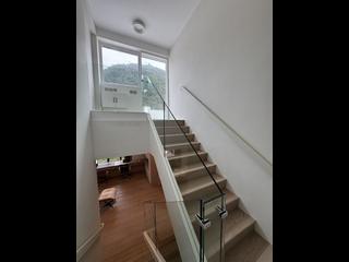 Mid Levels Central - Elegant Terrace Block 1 18