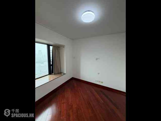 West Kowloon - The Arch Star Tower (Block 2) 02