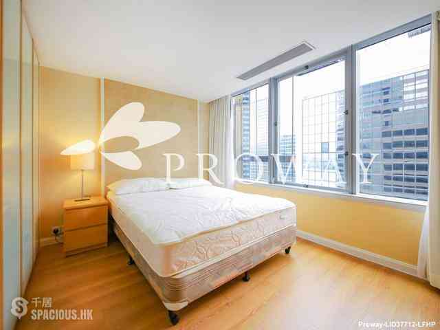 Wan Chai - Convention Plaza Apartments 06