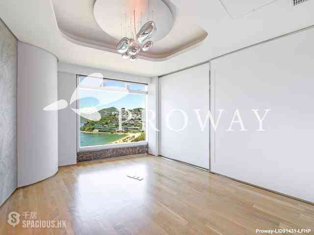 Repulse Bay - The Lily 10