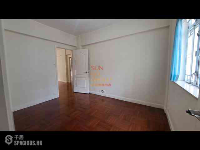 Mid Levels Central - 6B-6E, Bowen Road 05