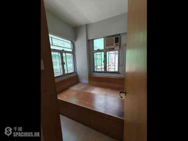 Sai Wan Ho - Wah Tong Building 05